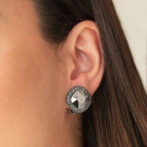 Paparazzi Jewelry Accessories - Diamond Duchess - Black Earrings - Vintage